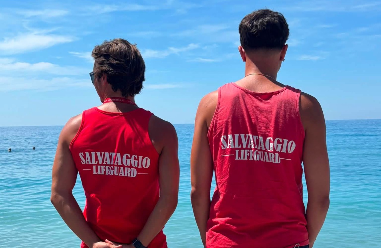 Sori, bagnante in difficoltà in mare: il bagnino si tuffa e la mette in salvo