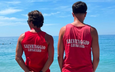 Sori, bagnante in difficoltà in mare: il bagnino si tuffa e la mette in salvo