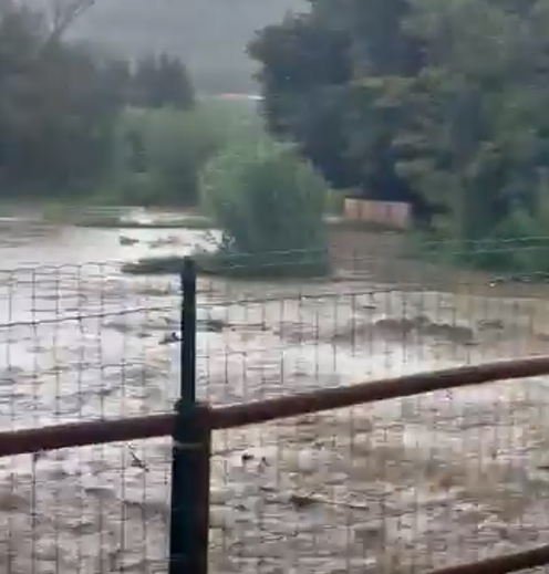 Calvari, il Torrente Lavagna sta esondando: l’invito a evacuare le zone più a rischio