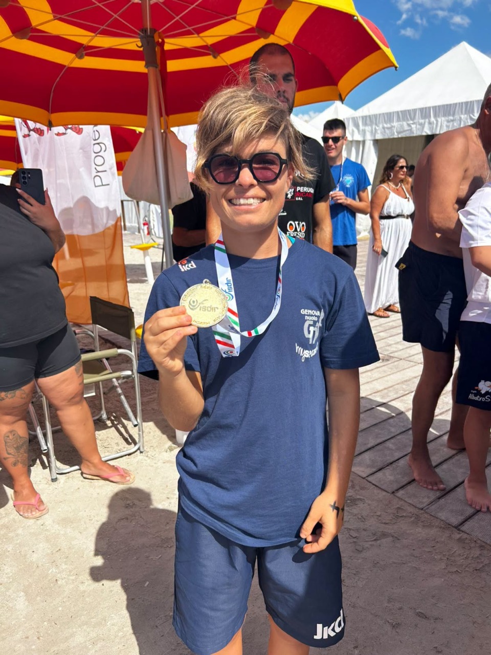 Daniela Valentino conquista l’oro ad Alghero: è campionessa italiana FISDIR di nuoto in acque libere