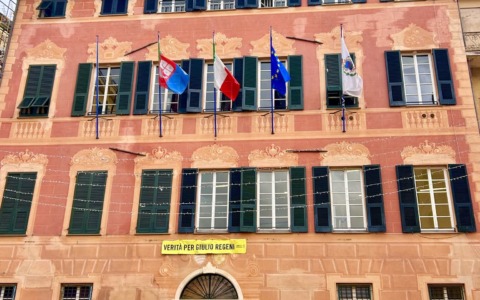 Rimozione dello striscione dedicato a Regeni, Anpi Sestri: “Deve rimanere sul Palazzo Comunale”