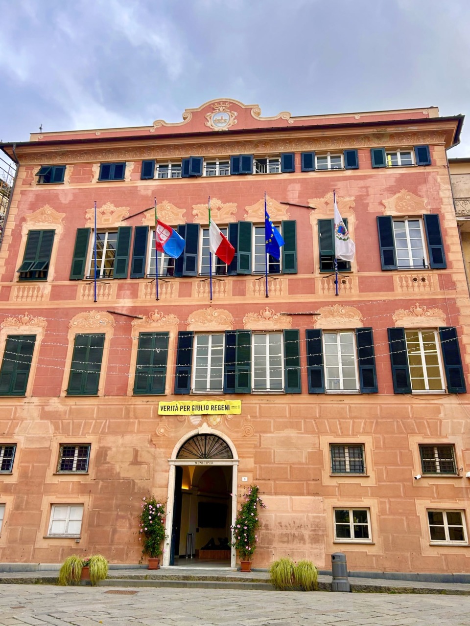 Rimozione dello striscione dedicato a Regeni, Anpi Sestri: “Deve rimanere sul Palazzo Comunale”
