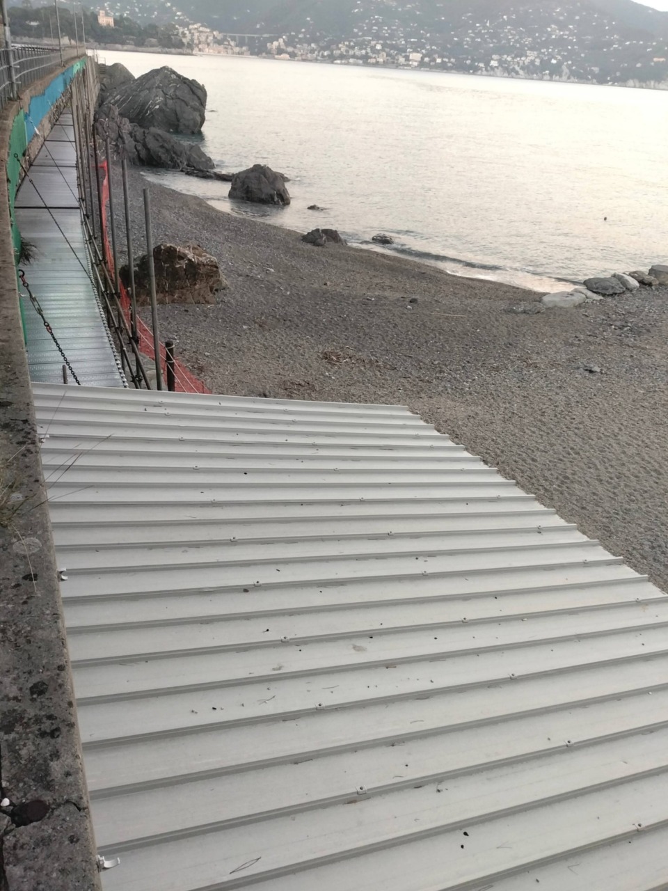 Santa: partiti i lavori di consolidamento del marciapiede sopra la spiaggia “Gio&Rino Beach”
