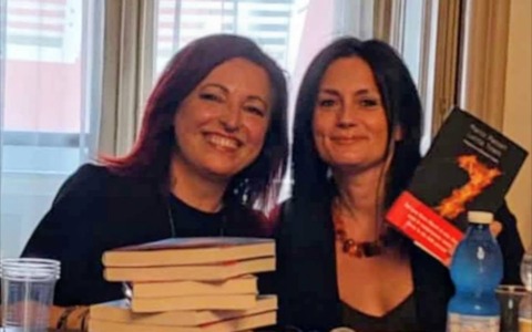 Duecento libri nelle scuole superiori per sensibilizzare i giovani sulle sette e la manipolazione mentale