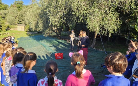 Gli alunni della scuola prima di via Lombardo agricoltori per un giorno
