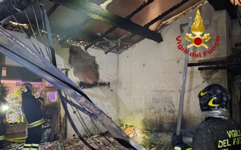 Tragedia ad Avegno, donna muore nell’incendio di un’abitazione