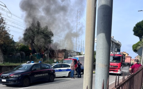 Incendio sull’Aurelia a Sestri Levante: nessun ferito