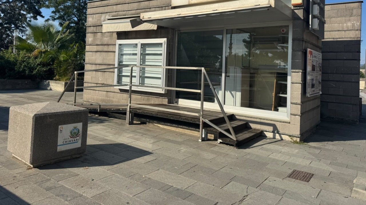 Ex edicola di corso Valparaiso, a Chiavari un avviso per trasformarla in deposito bagagli automatizzato
