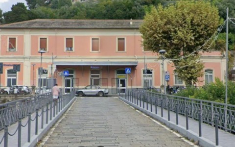 Nuova pavimentazione in arrivo per il piazzale della stazione ferroviaria di Recco